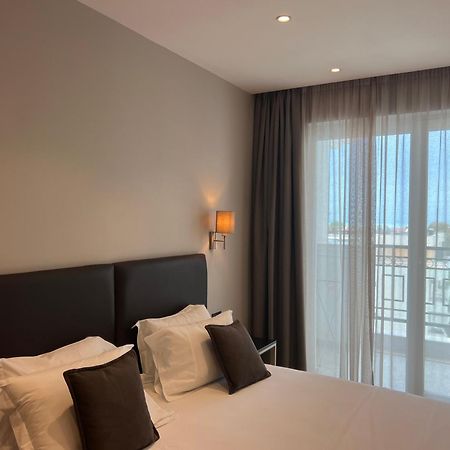 Coastline Luxury Apart Hotel Golem  Eksteriør billede