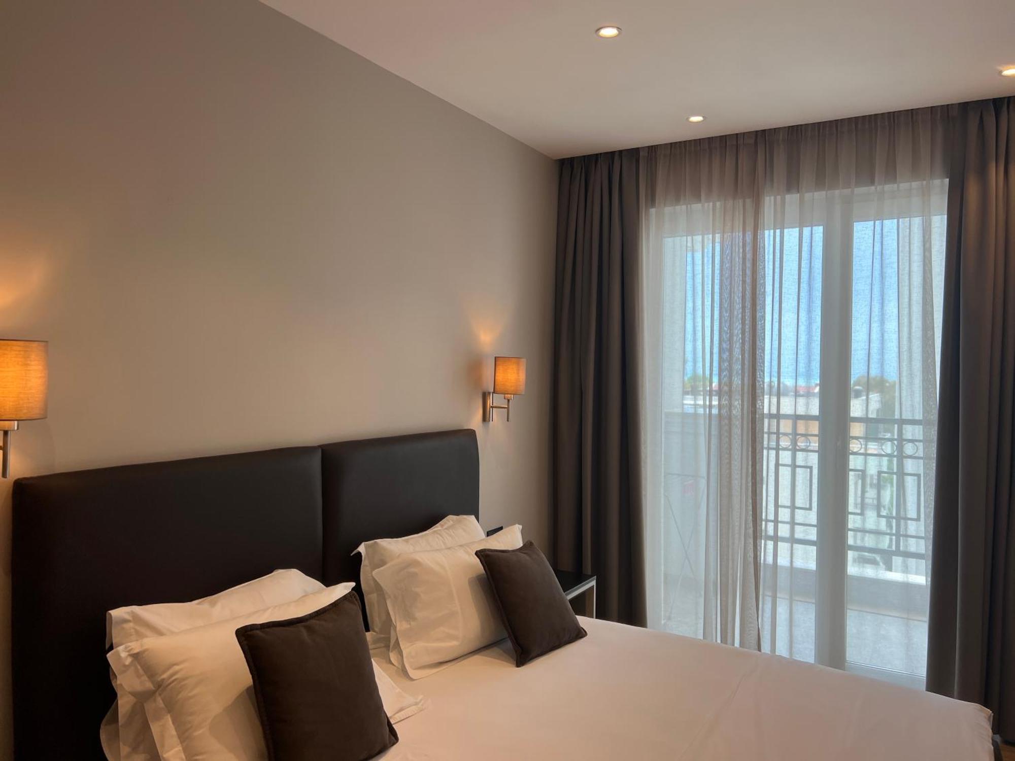 Coastline Luxury Apart Hotel Golem  Eksteriør billede