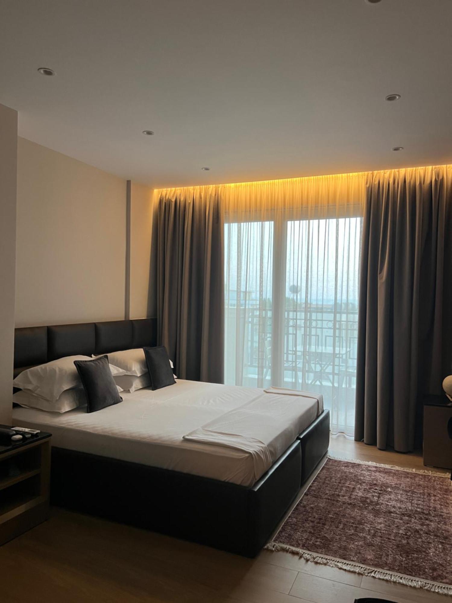 Coastline Luxury Apart Hotel Golem  Eksteriør billede