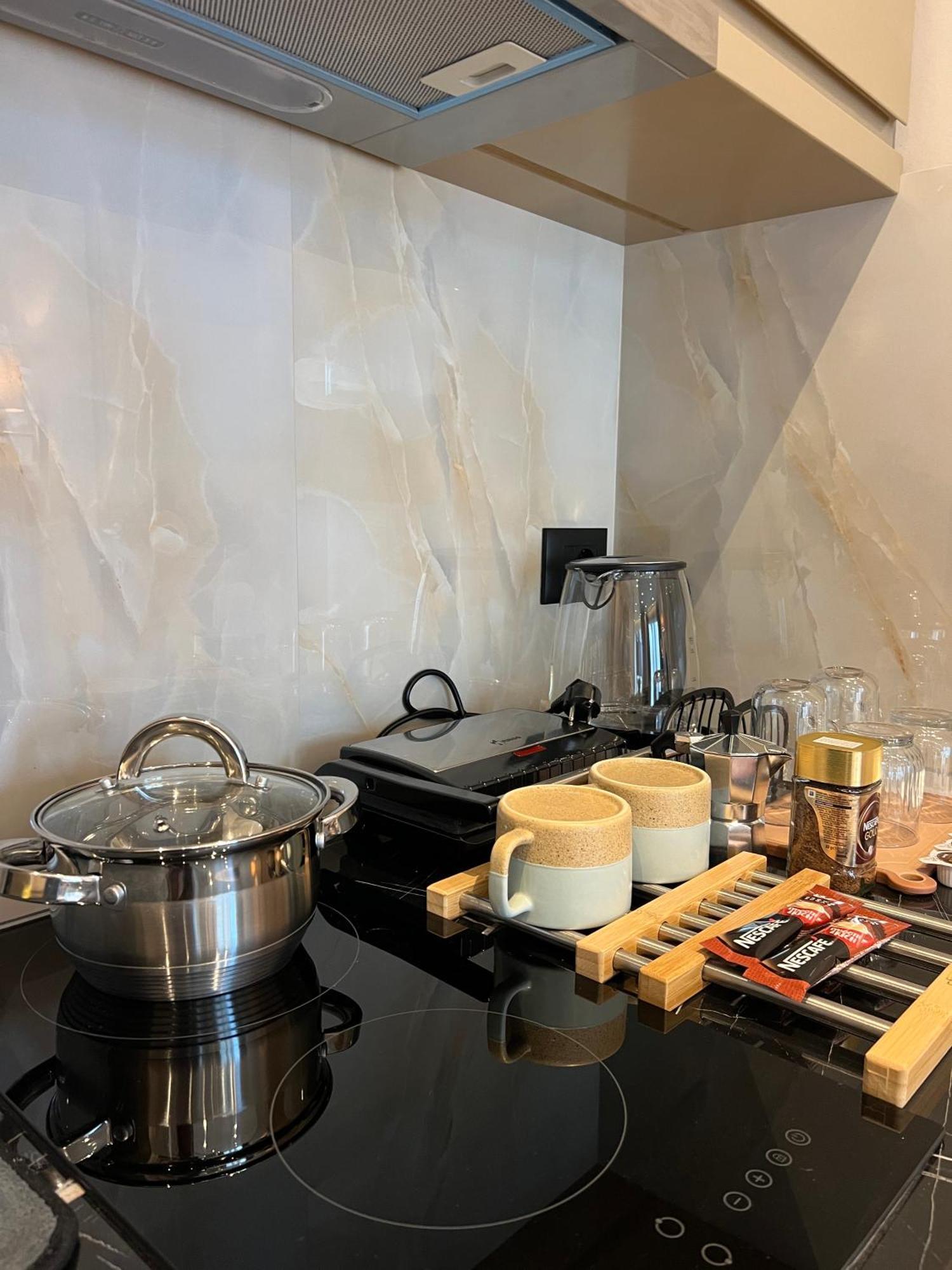 Coastline Luxury Apart Hotel Golem  Eksteriør billede