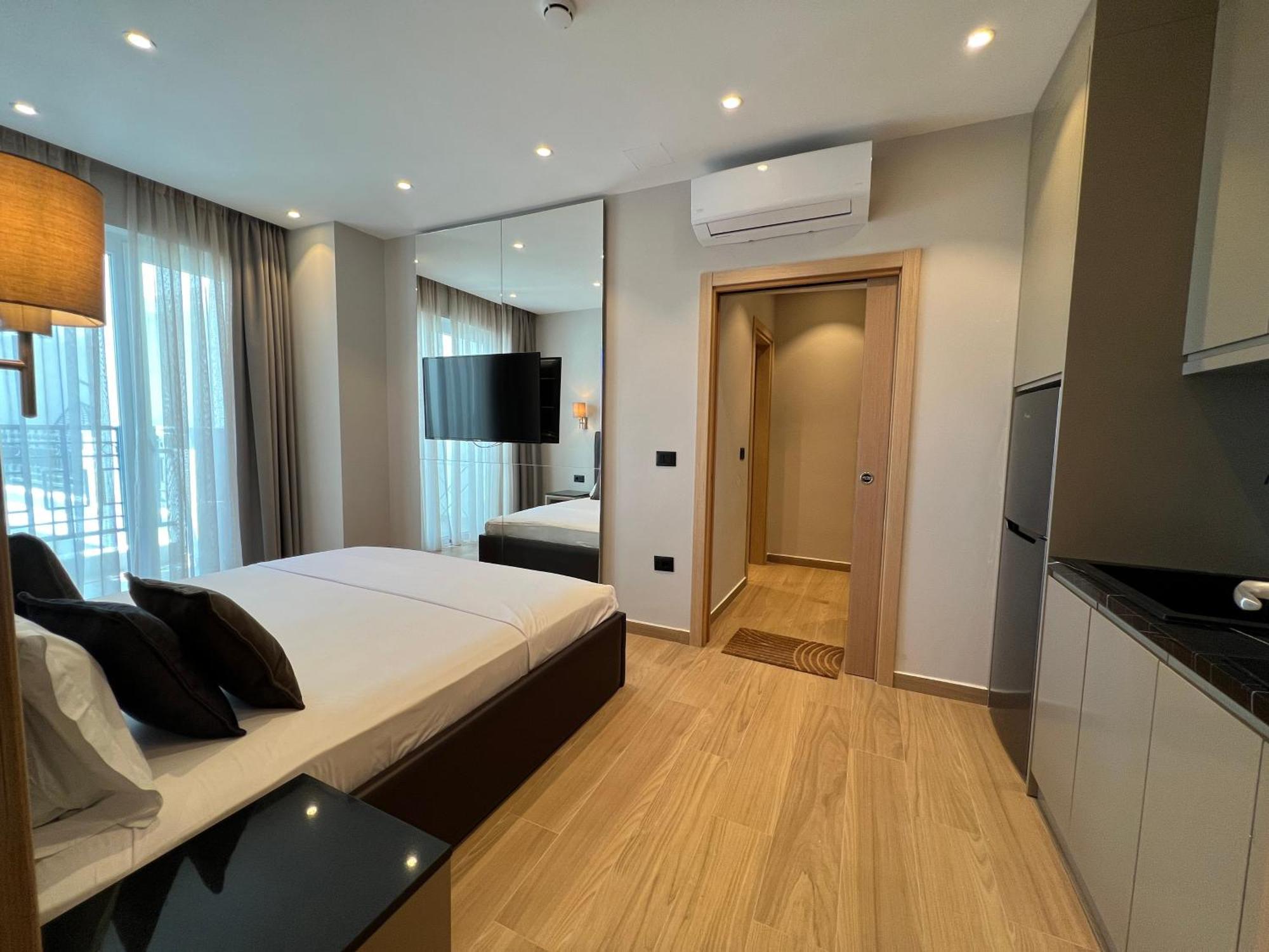 Coastline Luxury Apart Hotel Golem  Eksteriør billede