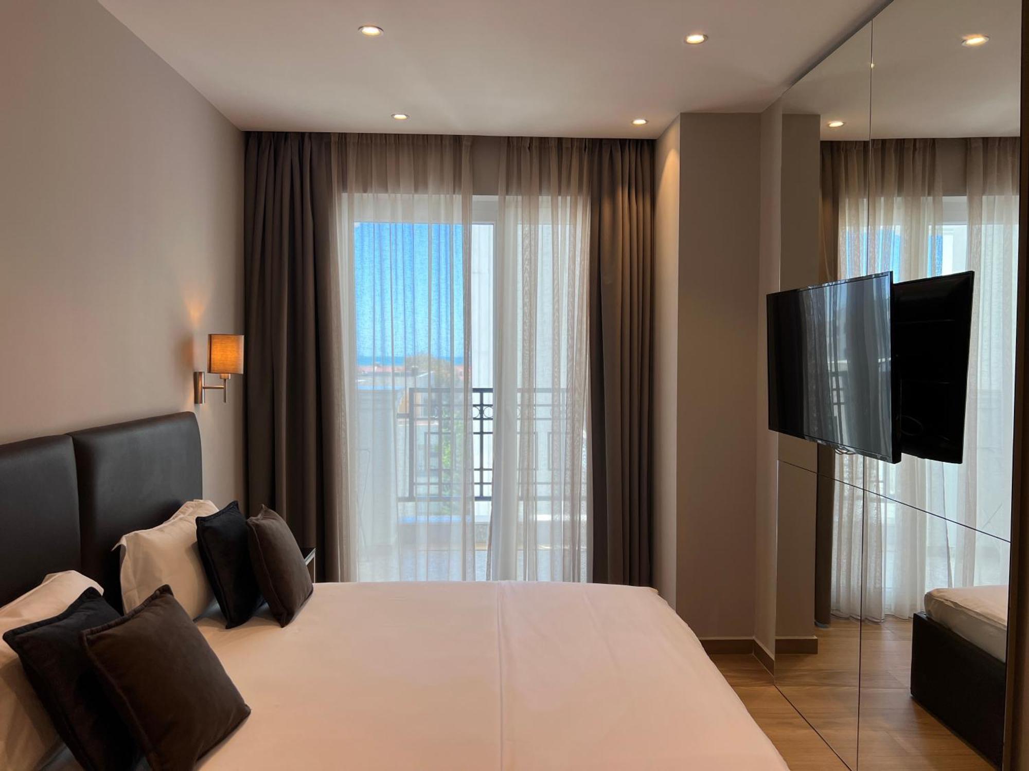 Coastline Luxury Apart Hotel Golem  Eksteriør billede