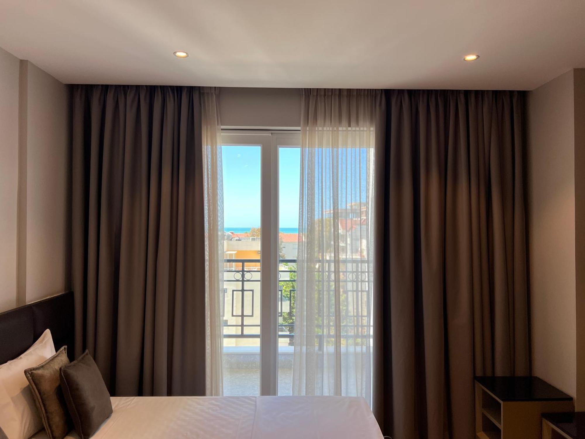 Coastline Luxury Apart Hotel Golem  Eksteriør billede